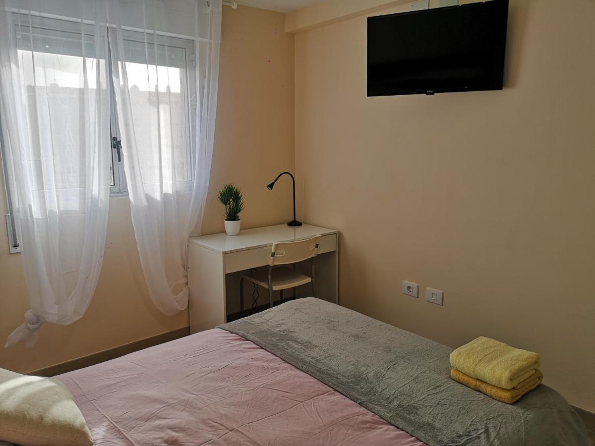 Hostal Mari En La Laguna, Alquiler Habitacion Privada En Hostal, 6 Habitaciones Cerca De La Universidad Y Aeropuerto Norte, 3 Banos Compartidos Ла Лагуна Екстериор снимка