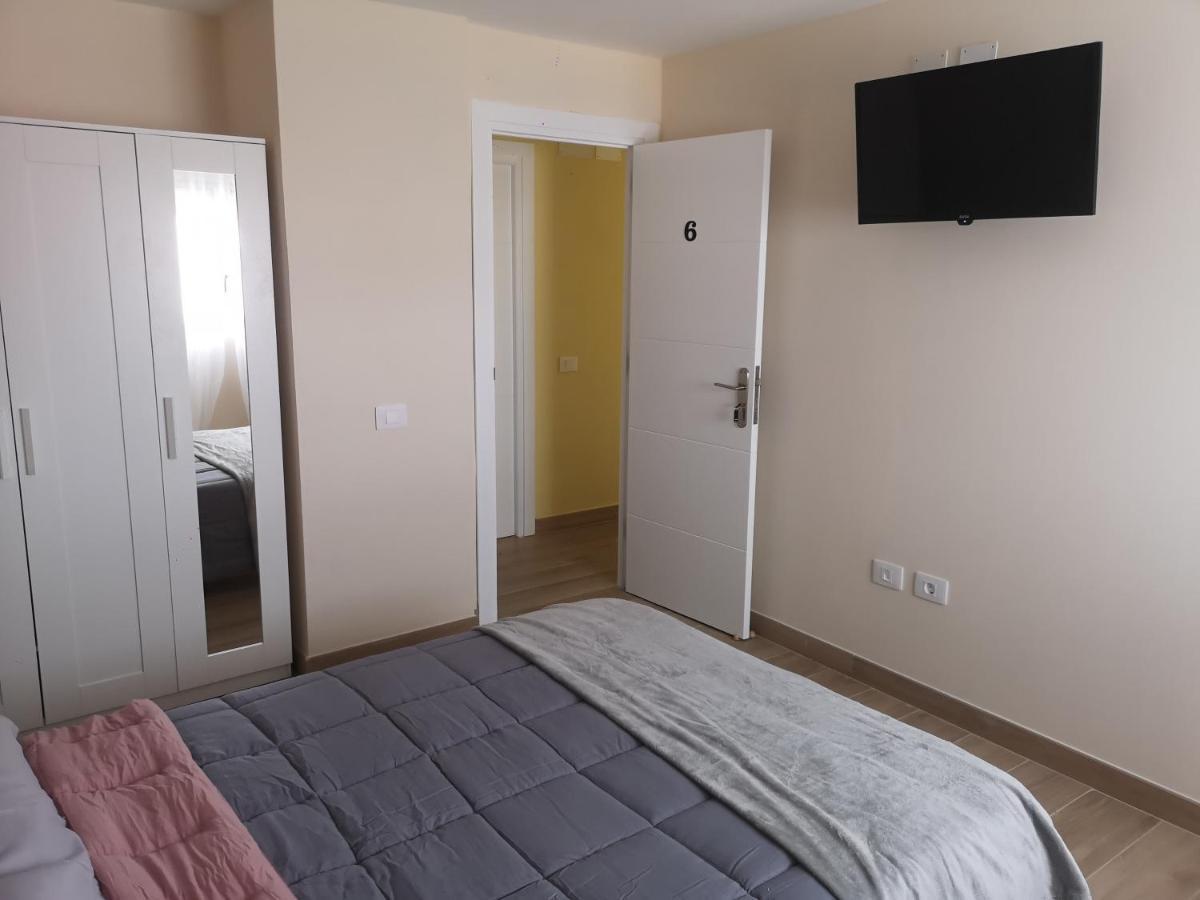 Hostal Mari En La Laguna, Alquiler Habitacion Privada En Hostal, 6 Habitaciones Cerca De La Universidad Y Aeropuerto Norte, 3 Banos Compartidos Ла Лагуна Екстериор снимка