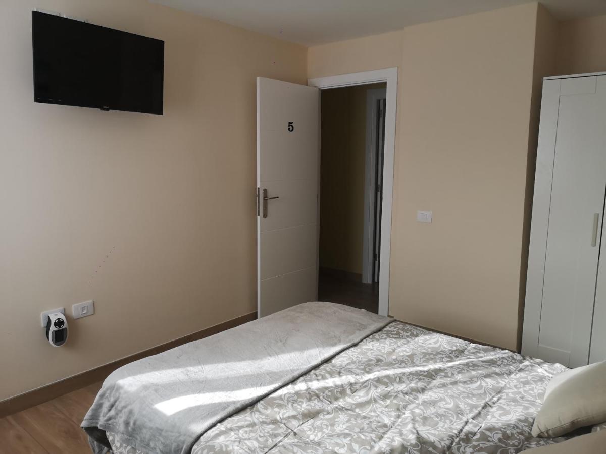 Hostal Mari En La Laguna, Alquiler Habitacion Privada En Hostal, 6 Habitaciones Cerca De La Universidad Y Aeropuerto Norte, 3 Banos Compartidos Ла Лагуна Екстериор снимка