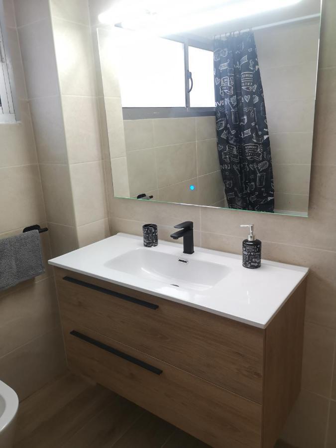 Hostal Mari En La Laguna, Alquiler Habitacion Privada En Hostal, 6 Habitaciones Cerca De La Universidad Y Aeropuerto Norte, 3 Banos Compartidos Ла Лагуна Екстериор снимка