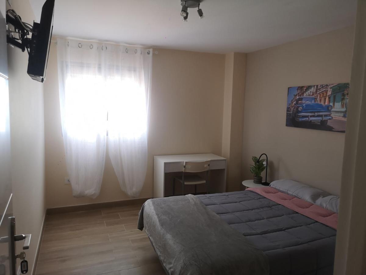Hostal Mari En La Laguna, Alquiler Habitacion Privada En Hostal, 6 Habitaciones Cerca De La Universidad Y Aeropuerto Norte, 3 Banos Compartidos Ла Лагуна Екстериор снимка