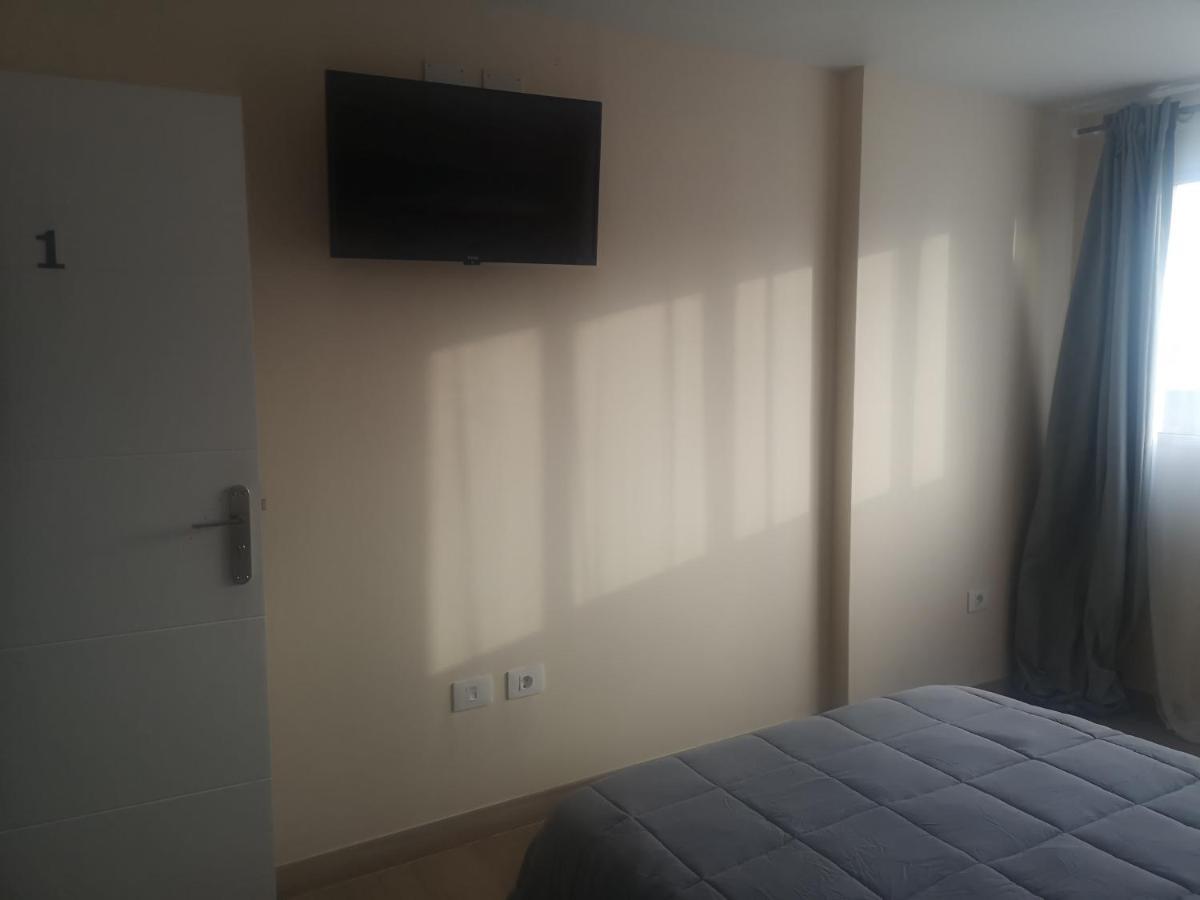 Hostal Mari En La Laguna, Alquiler Habitacion Privada En Hostal, 6 Habitaciones Cerca De La Universidad Y Aeropuerto Norte, 3 Banos Compartidos Ла Лагуна Екстериор снимка