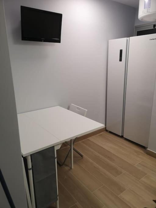 Hostal Mari En La Laguna, Alquiler Habitacion Privada En Hostal, 6 Habitaciones Cerca De La Universidad Y Aeropuerto Norte, 3 Banos Compartidos Ла Лагуна Екстериор снимка