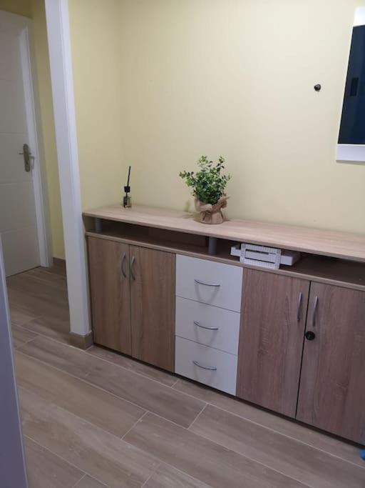 Hostal Mari En La Laguna, Alquiler Habitacion Privada En Hostal, 6 Habitaciones Cerca De La Universidad Y Aeropuerto Norte, 3 Banos Compartidos Ла Лагуна Екстериор снимка