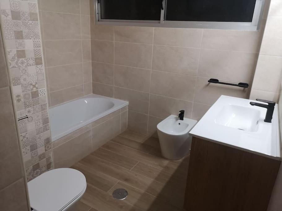 Hostal Mari En La Laguna, Alquiler Habitacion Privada En Hostal, 6 Habitaciones Cerca De La Universidad Y Aeropuerto Norte, 3 Banos Compartidos Ла Лагуна Екстериор снимка