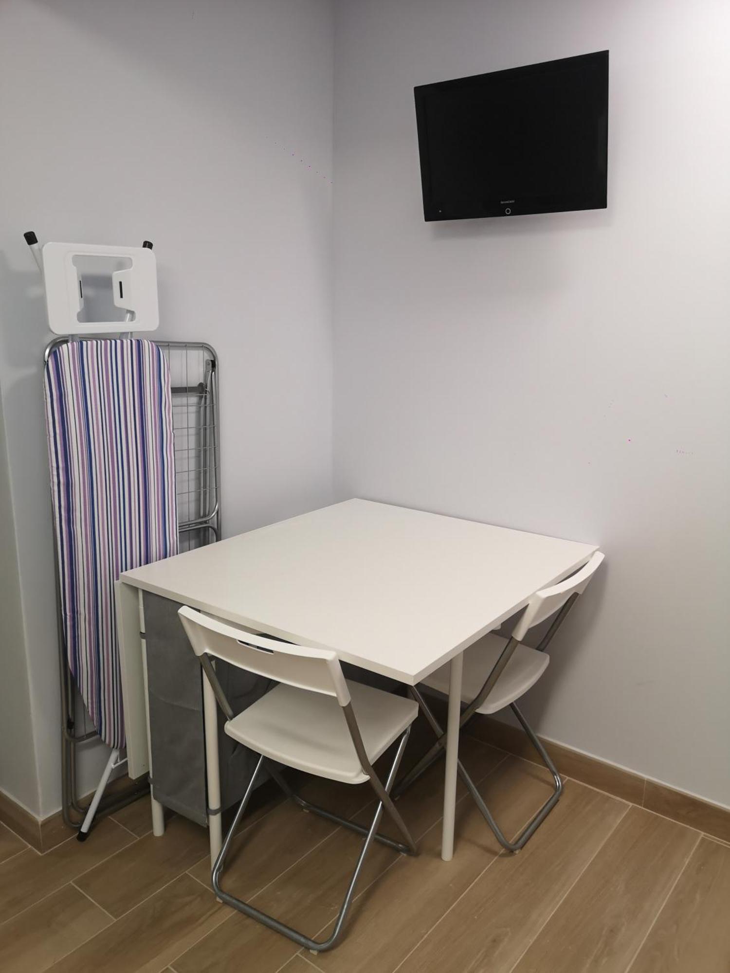 Hostal Mari En La Laguna, Alquiler Habitacion Privada En Hostal, 6 Habitaciones Cerca De La Universidad Y Aeropuerto Norte, 3 Banos Compartidos Ла Лагуна Екстериор снимка
